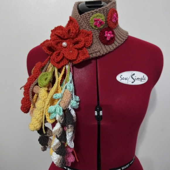 Handmade decorative neck warmer - Picture 11 of 12